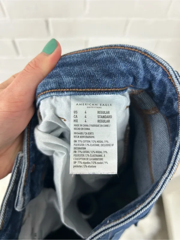 American Eagle Distressed Mom Jeans Size 4 - Image 4