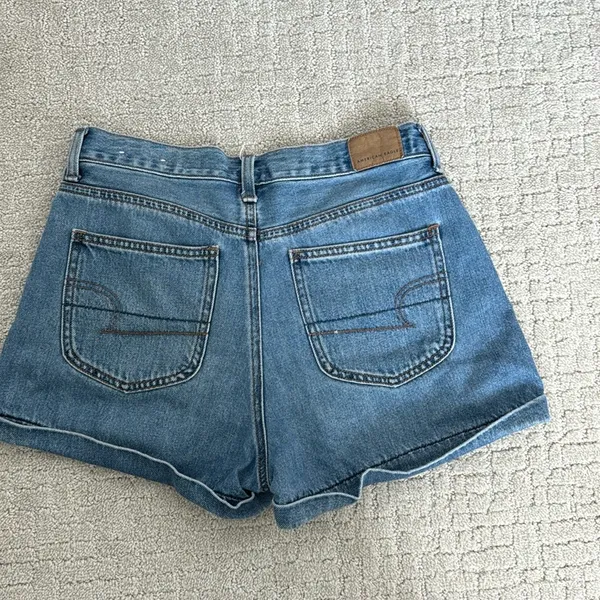 American Eagle “mom shorts” denim Jean cuffed high rise waist medium wash - Image 4