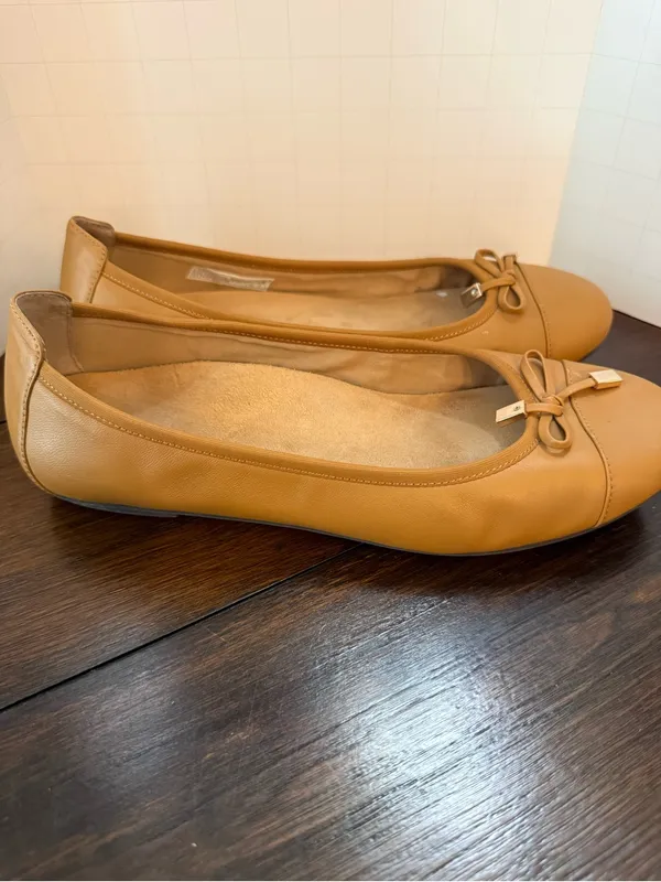 Vionic Ballet Flat w/ Bow Tan Style Spark Minna Size 8.5 Cap Toe
Cottage Core - Image 2
