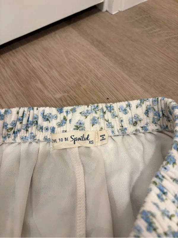 Live to be Spoiled Skirt Size XS - Image 3