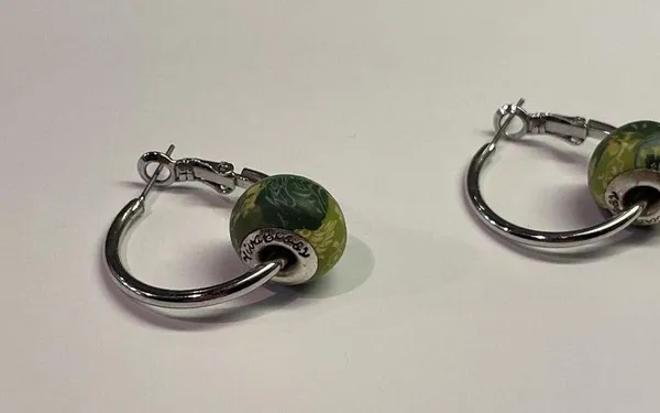 Women’s Clay Green Bead Silver Tone Hoop Signed Viva Beads - Image 5