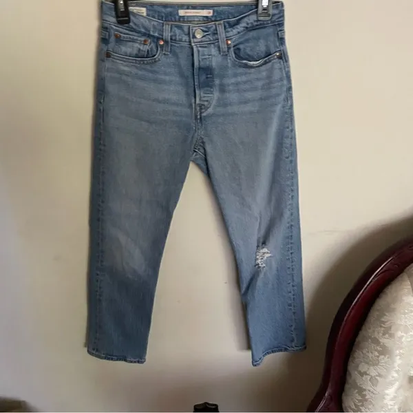 Levi’s Wedgie Straight Button Fly Distressed Jeans in Tango- Size 26 - Image 3