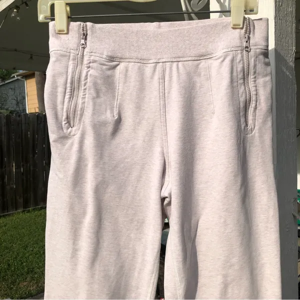 LuluLemon Sweat Pants with zip pockets 6 & Top Sz 4 - Image 3
