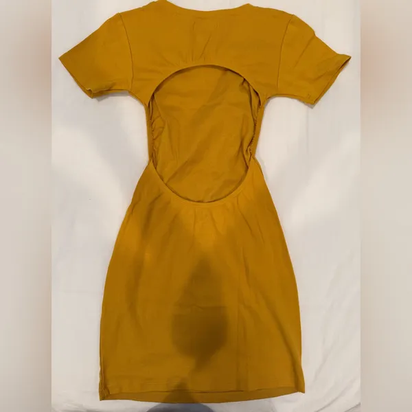 Motel Rocks Mustard Midi Dress - Image 2