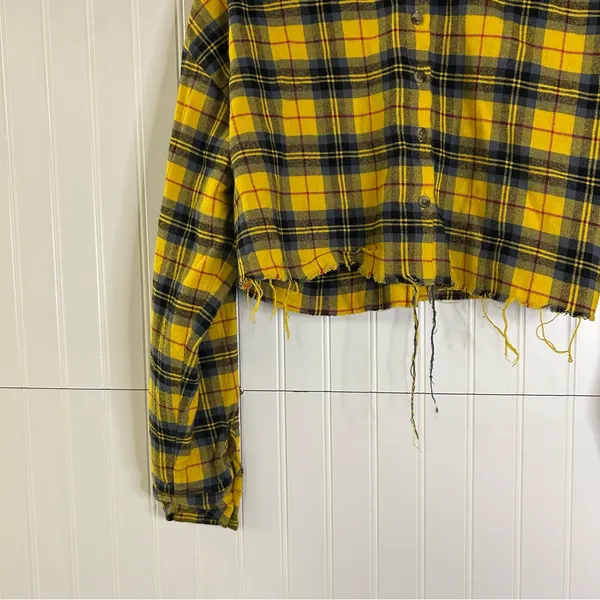 Forever 21 Yellow Plaid Cropped Flannel Distressed Grunge Button Up Size Medium - Image 4