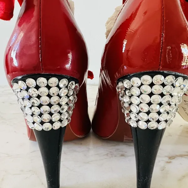2010 LANVIN x H&M Red Patent Leather Ribbon Rhinestone Heel Pumps - EUR 37 /US 6 - Image 7