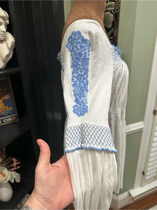 Free People Valley Peasant‑Style Top – Cream with Blue Embroidery – Size Medium - Image 5