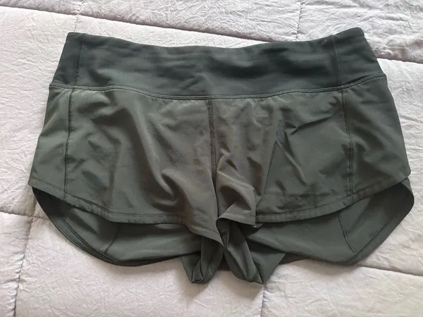 Lululemon Speed Up Shorts Low-Rise 2.5" - Image 2