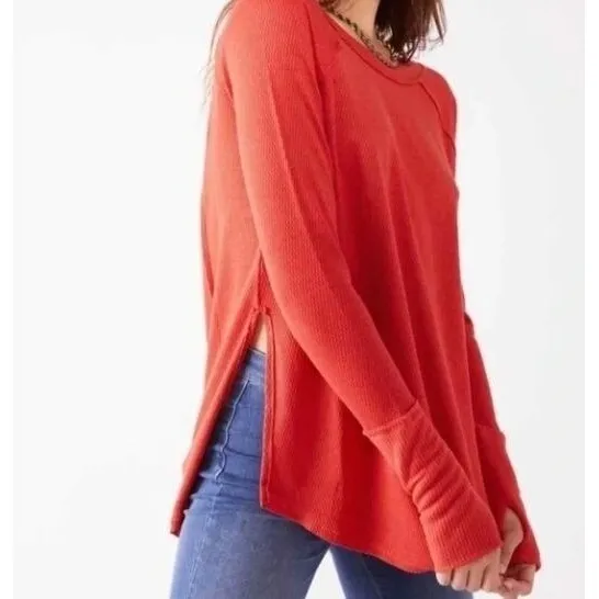 We The Free People Red Thermal Top Women Medium Thumbhole Slit Gorpcore - Image 2