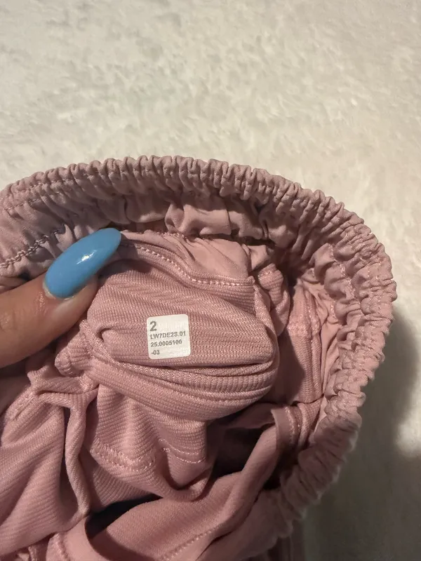 Lululemon 2.5" Hotty Hot - Image 4