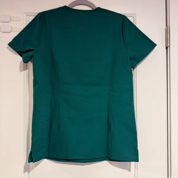 FIGS Casma Three Pocket Scrub Top Women's Size XS Technical Collection Green NWT - Image 4