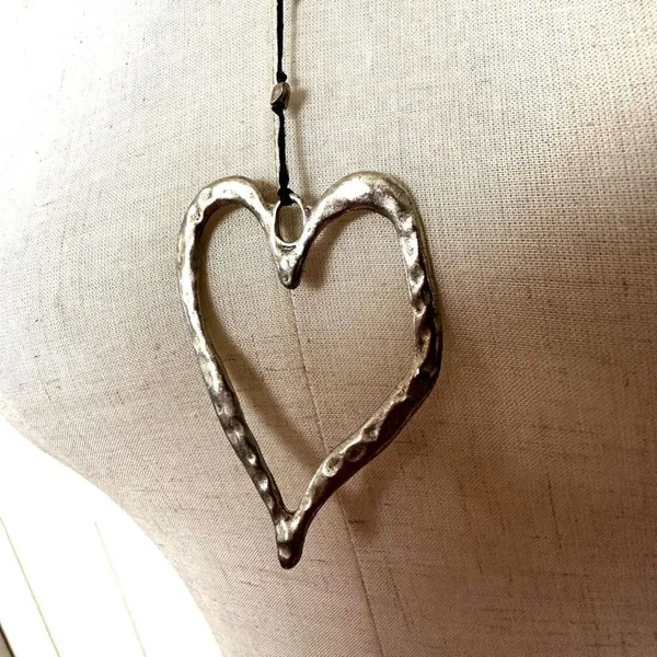 Silver tone long open heart necklace - Image 3