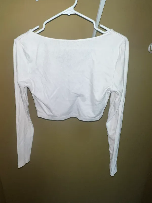 Long Sleeve Crop Top Size M - Image 3