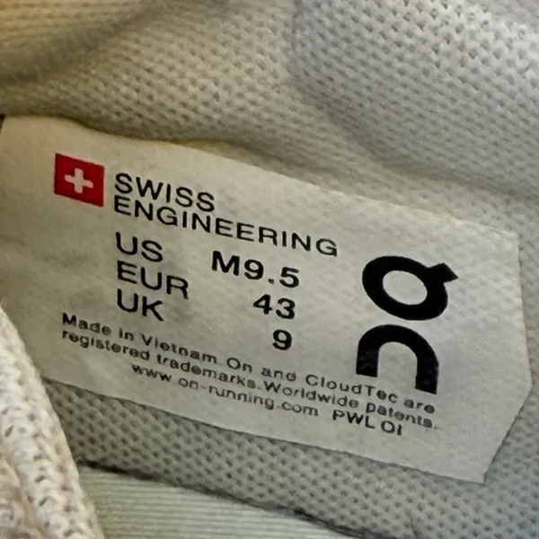 On Womens Running On Cloud The‎ Roger Advantage Sneakers White SZ 9.5M - Image 9