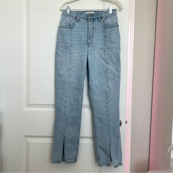 Abercrombie & Fitch Curve Love The 90s Straight Ultra High Rise size 28/6s - Image 3