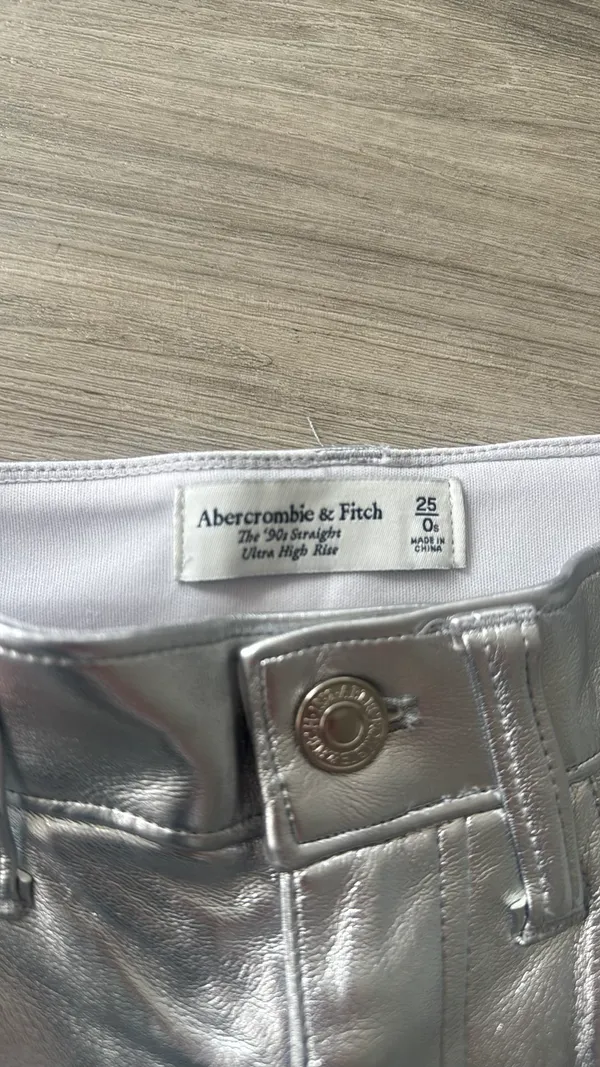 Abercrombie & Fitch Curve Love Vegan Leather 90’s Straight Pant In Silver - Image 5