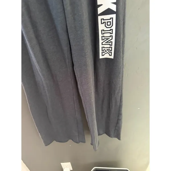 Victoria's Secret PINK Wide Leg Sweatpants Charcoal Gray Graphic Logo Small - Image 4
