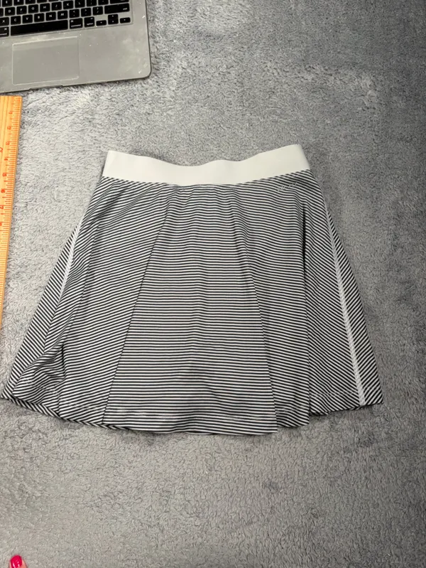 Nike Women's Black & White Striped Skort small - Image 12