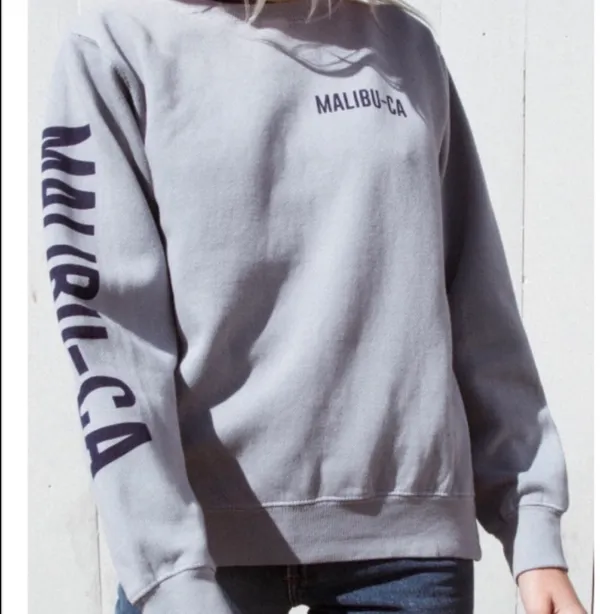 Brandy Melville erica sweatshirt - Image 3
