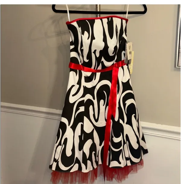 Jessica McClintock for Gunne Sax Strapless Swirl Dress - Image 3