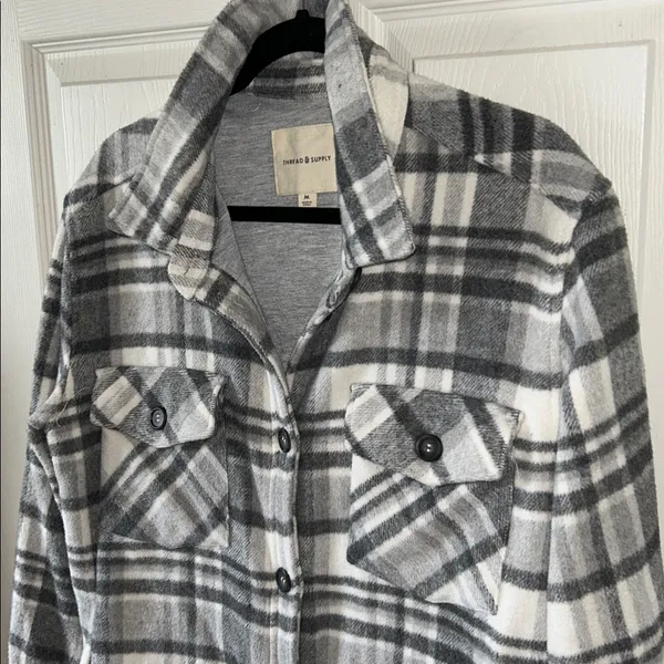 Thread & Supply Womens Gray Button Down‎ Plaid Shacket Size Med Flannel Fall - Image 5