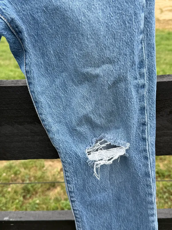 Levi’s Jeans Wedgie Straight Light Wash Distressed Size 26 - Image 3