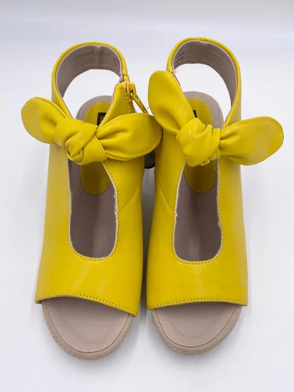 NEW Good Choice Kimora Sandal Heels Size 6 Bright Yellow Faux Leather Bow Detail - Image 4