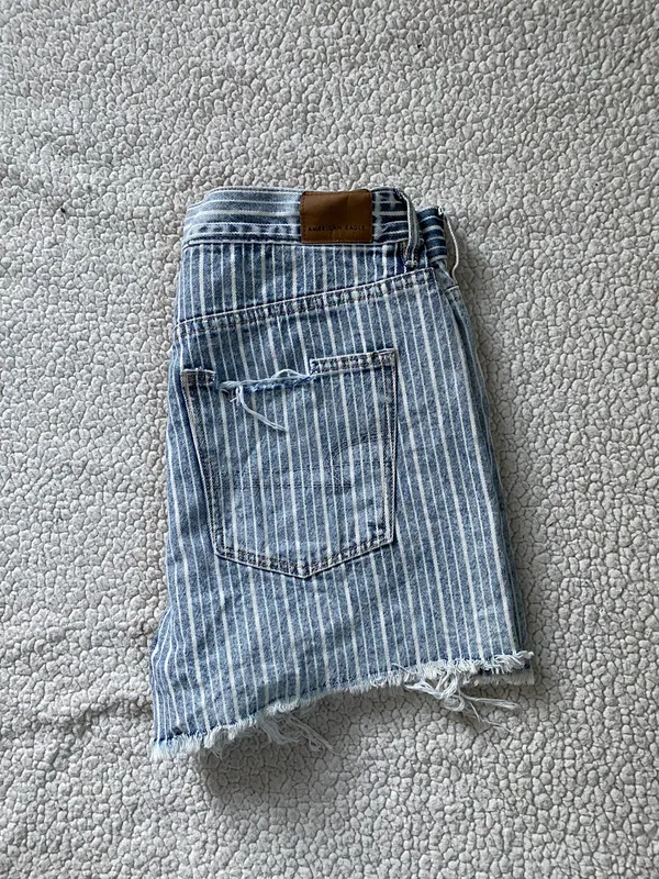 American Eagle 90’s Boyfriend Shorts - Image 2