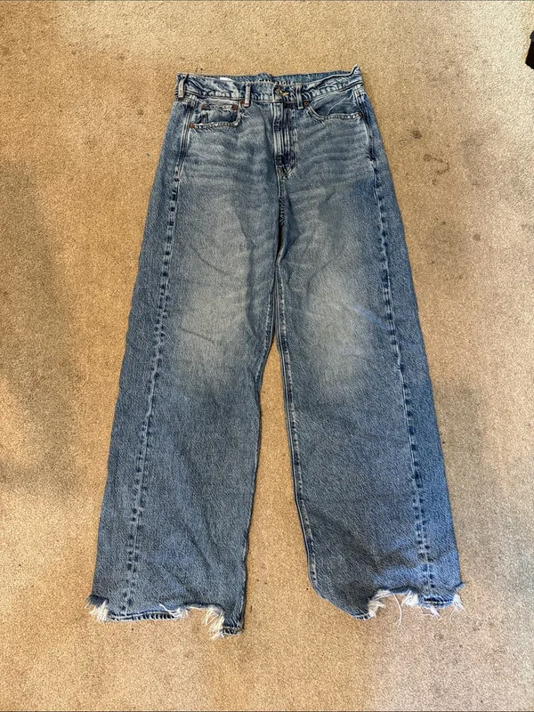 American Eagle High Rise Medium Wash Thrashed Hem Baggy Wide Leg Jeans Size 6 - Image 2