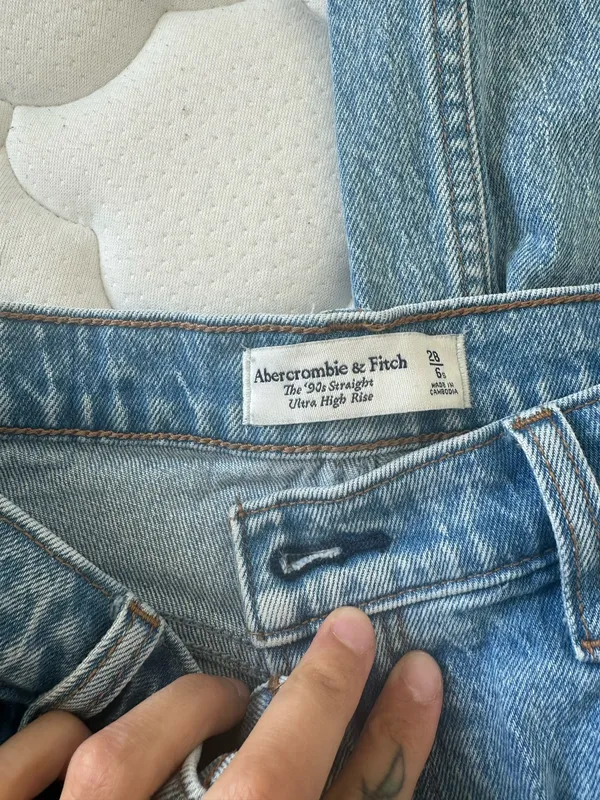Abercrombie High-Rise Jeans 90s Straight - Image 3