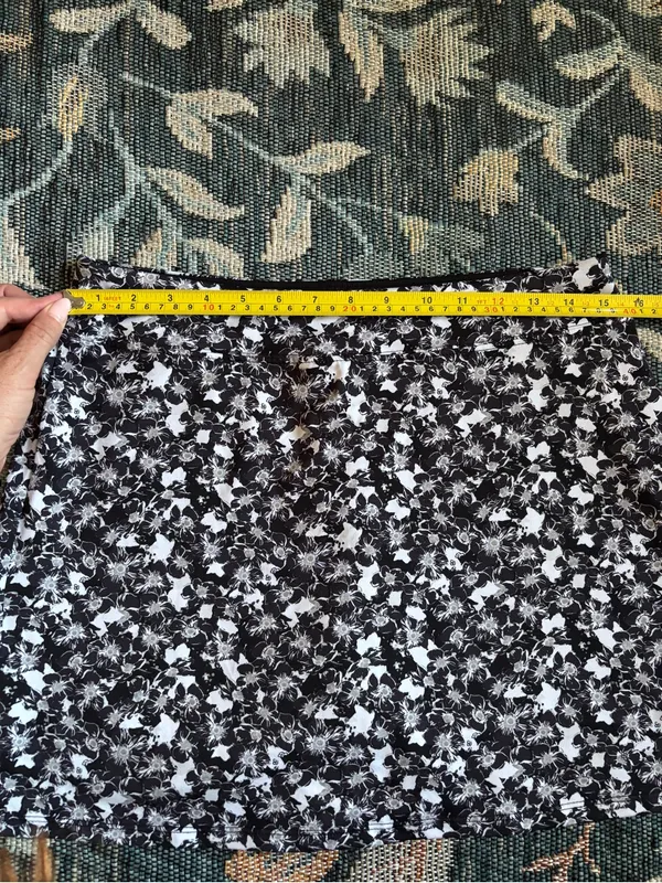 Tranquility Black & White Floral Print Active Women's Skort Size M - Image 3