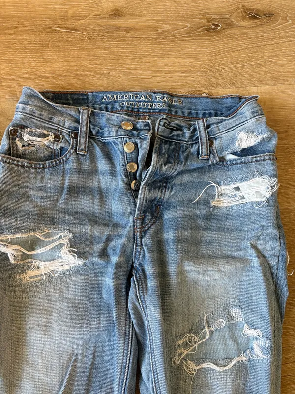 American Eagle Distressed Light Blue Jeans - Image 4
