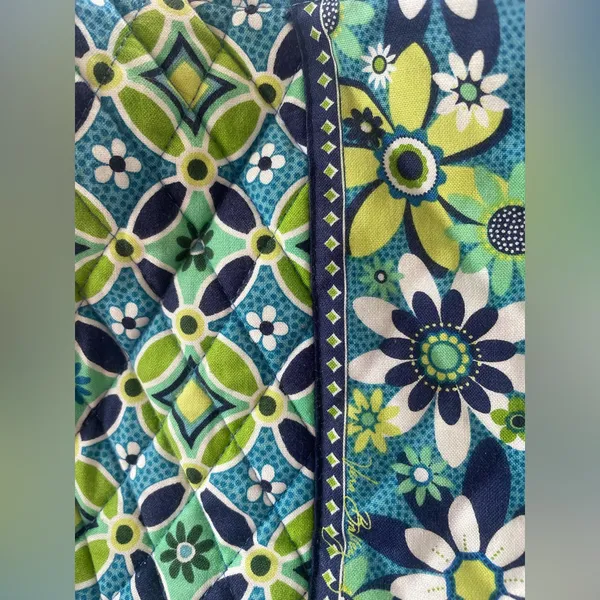 Vera Bradley Daisy Daisy Purse Retired - Image 4