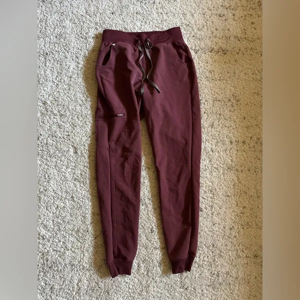 FIGS Zamora Jogger‎ Scrub Pant Size Small in Dark Cherry - Image 3