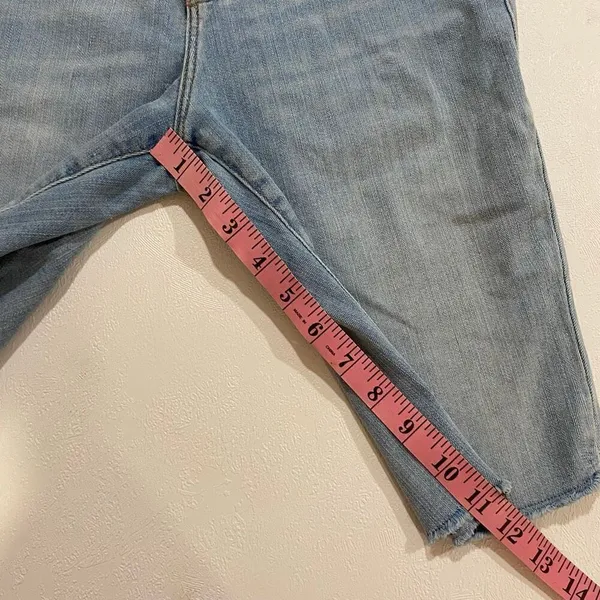 Good American Light Wash Denim Bermuda Shorts Size 2/26 - Image 6