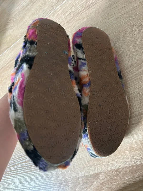 UGG Multicolor Faux Fur Slide Slippers in Cream, Pink & Orange - Image 6