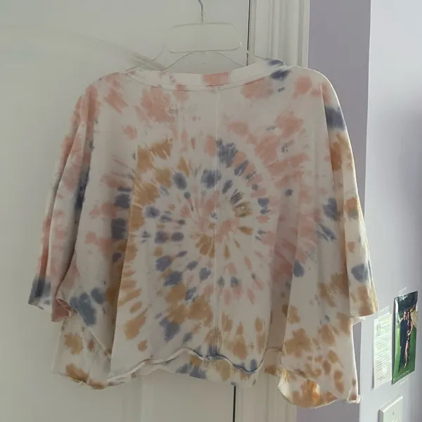 Flirtitude Cropped tie-dye T-shirt - Image 2