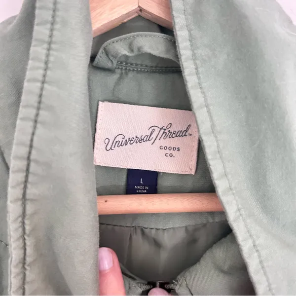 Universal threads green quilted coat size large - Image 2