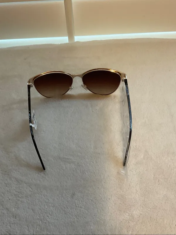Tahari Black Frame Sunglasses with Brown Gradient Lenses - Image 3