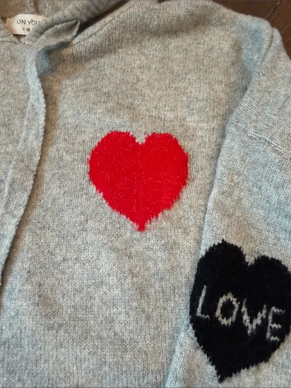 On You Heart Hoodie Sweater Size Medium - C30-067 - Image 4