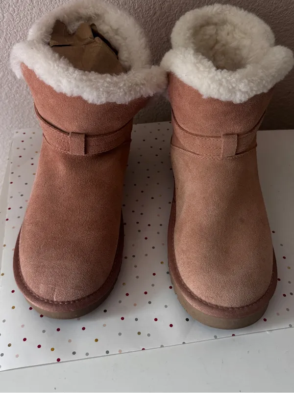 Koolaburra Suede Ankle Boot with Buckle in Rose Pink Size 7.5 - Image 3