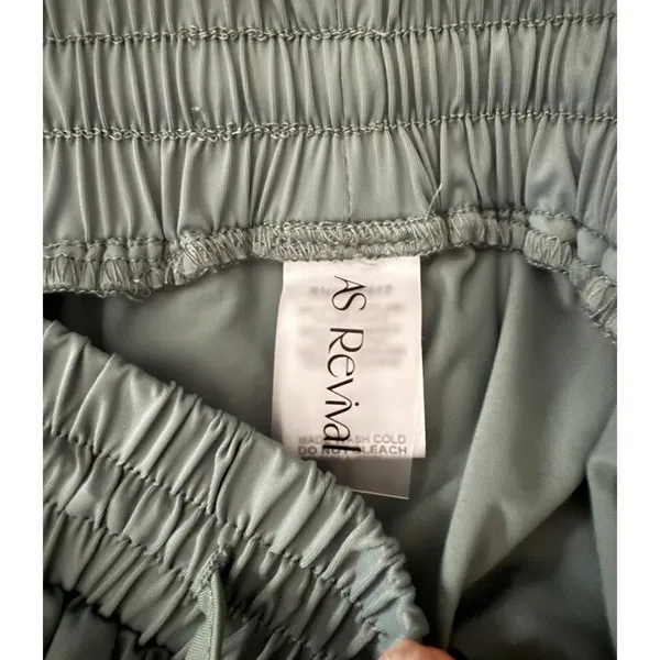 Altar'd State As Revival Women’s‎ Rhythm Flowy Size Large Sage Green Microfiber Shorts- EUC - Image 3