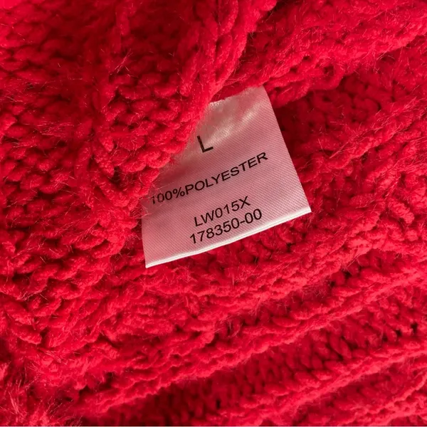 Solid Red Cable Knit V-Neck Cropped Sweater - Image 4