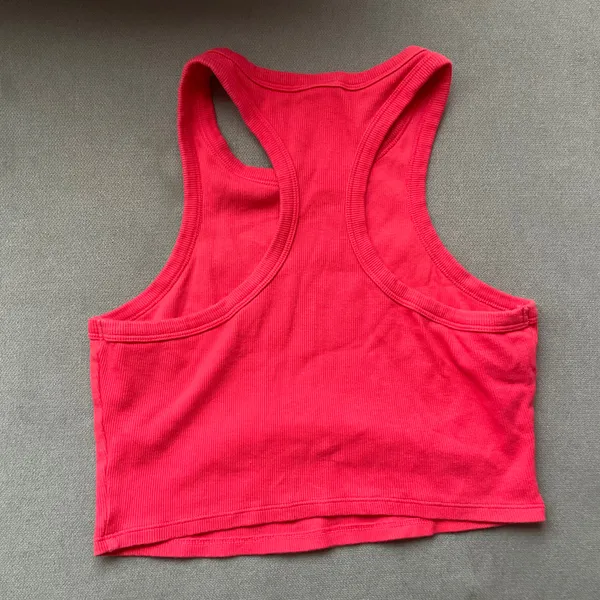 Alo Yoga Apsire Tank Candy Red/White M - Image 4