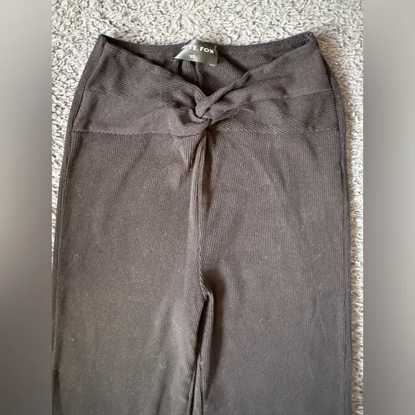 White Fox straight leg leggings, black XS with twist waist - Image 2