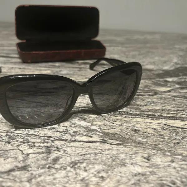 Vera Wang Black Sunglasses - Image 7