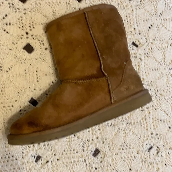 Women’s UGG short classic boots size 6 chestnut tan light brown Good condition - Image 4