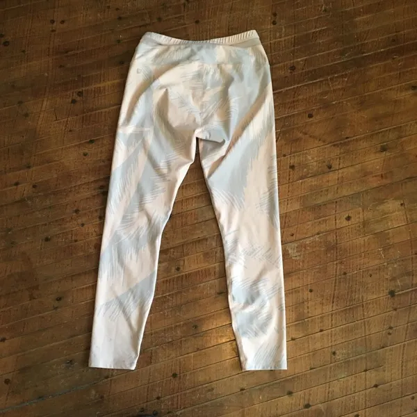 Fabletics blush and gray leafy high waist L athletic leggings - Image 3