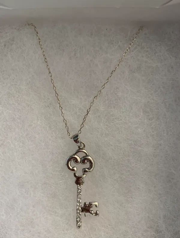 Sterling Silver 925 Heart Key Necklace - Image 3