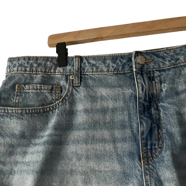 Wild Fable Women's Size 16 Mid-Rise‎ Light Wash Distressed Denim Cutoff Shorts - Image 2